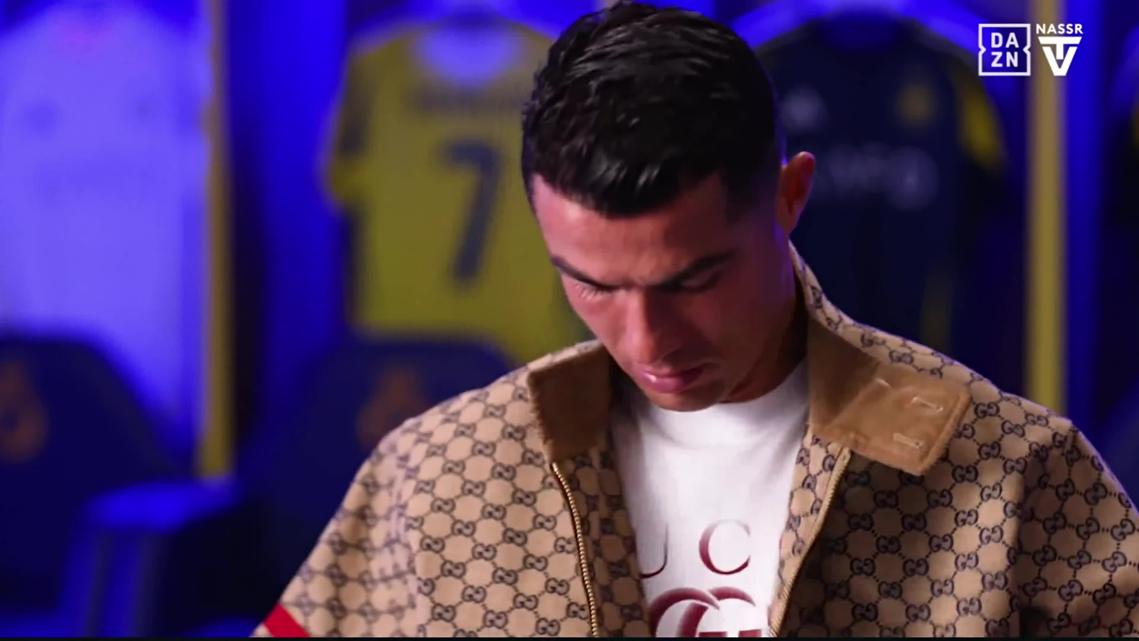 九游体育官网C罗意外战胜加拿大队，战术调整引爆全场！引发球迷热议(c罗对手)